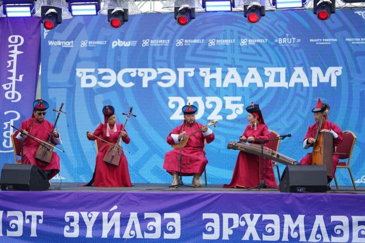 Хамтын үнэ цэнэ, үндэсний өв соёлыг нэгтгэсэн Бэсрэг Наадам